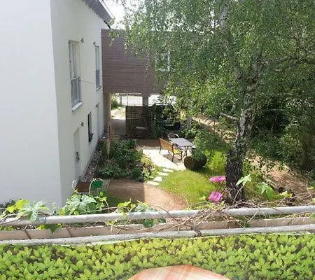 Moderne Studiowohnung Im Obergeschoss Mit Balkon